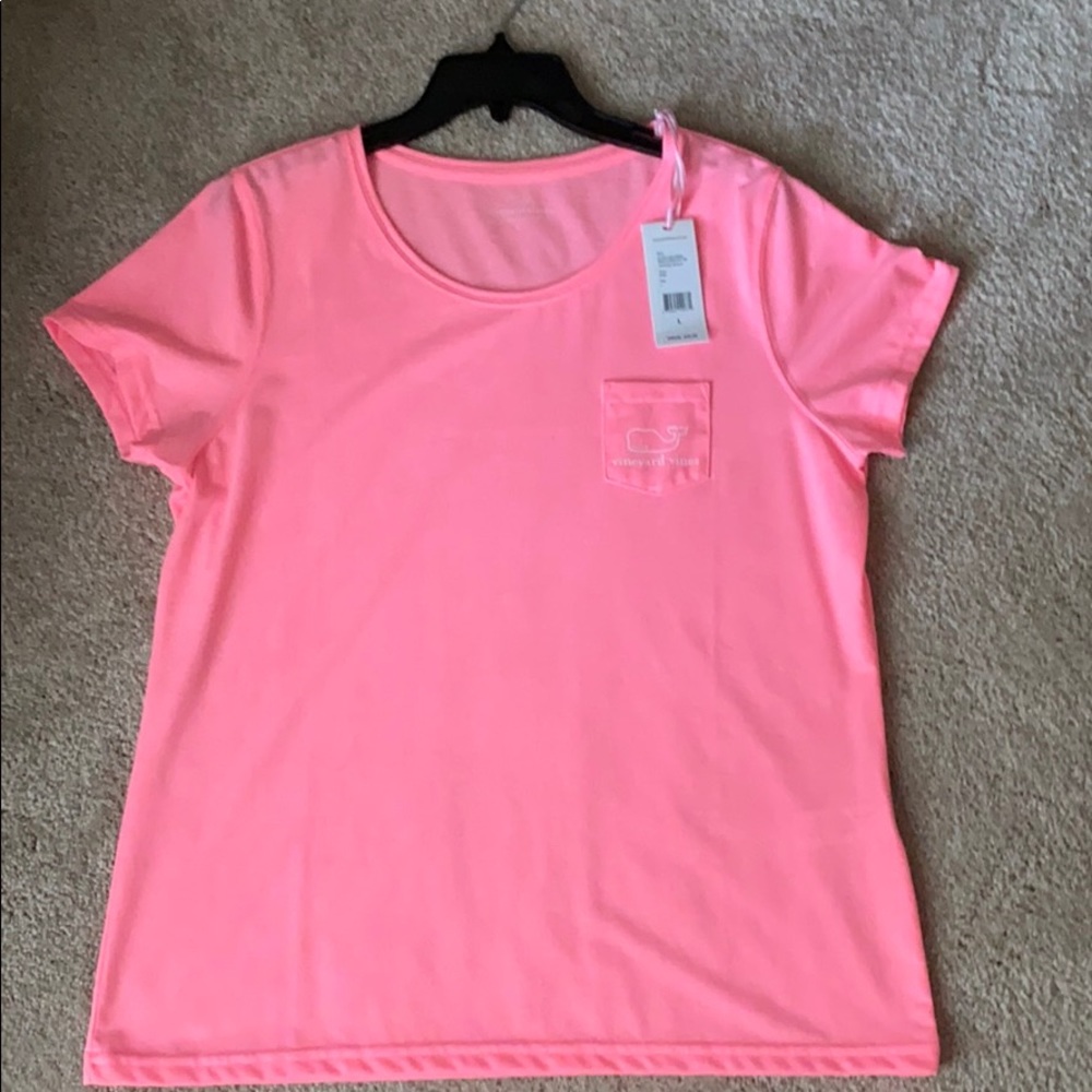 Vineyard Vines Women’s pink graphic tee